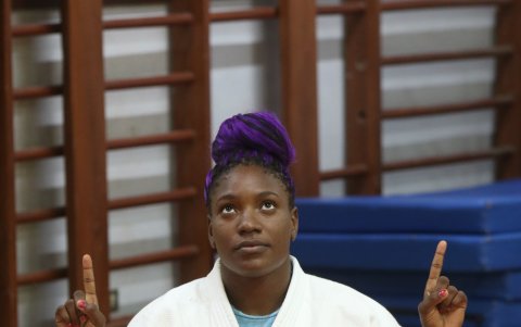 Todas sus victorias las dedica a su familia, en especial a su padre, que la cuida desde el cielo.