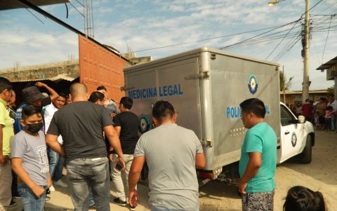 Los cuerpos los retira personal de Criminalística del cantón Milagro