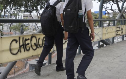 Alumnos. Dentro o fuera de los colegios, los jóvenes quieren llamar la atención, pero lo hacen de manera equivocada.