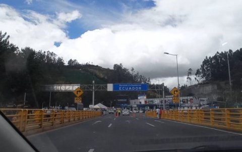 Este es el paso por el puente de Rumichaca, el más utilizado para el cruce entre Ecuador y Colombia.