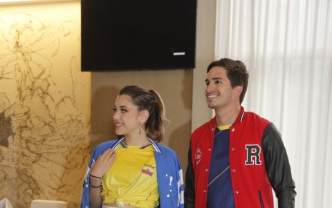 Pareja con look mundialista