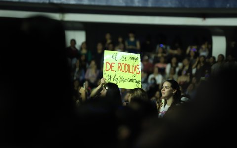 El letrero de los esposos.