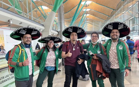 México. Hinchas aztecas viajaron con sombrero de mariachi y mucha actitud