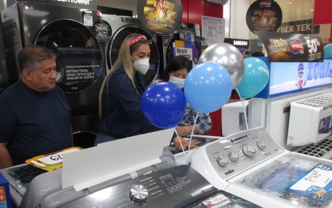 Clientes se acercaban a cotizar precios de electrodomésticos