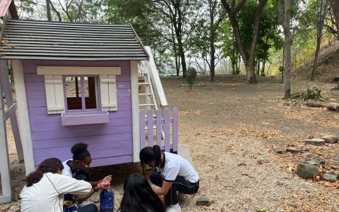 Los menores realizaron colecta de plásticos y otros desechos que estaban en el cerro paraíso
