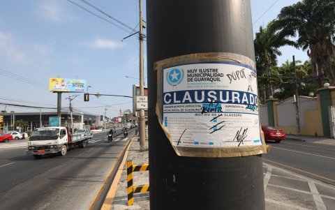 Hecho. Una valla de la avenida Carlos Julio Arosemena está clausurada.
