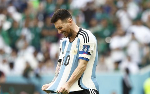 Impotencia. El gol de Messi, al minuto 10, no pudo contener la caída que lo dejó furioso.