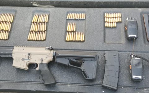 Entre las armas de fuego halladas, una era de largo alcance y la otra pequeña.