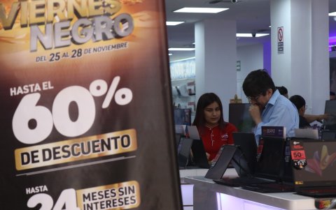 En locales como Artefecta, las ofertas que se exhiben son hasta el 60%.
