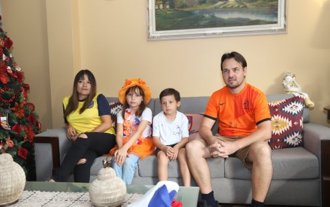 Solamente María Anchundia irá por Ecuador. Sus hijos y su esposo apoyarán al conjunto europeo en este compromiso.