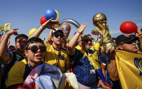 Los hinchas de la Tri en Qatar le dan constante aliento.