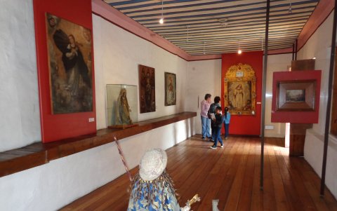 Una gran reserva. El museo conserva desde objetos domésticos hasta obras de arte y religiosas.
