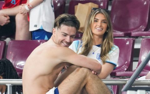 Jack Grealish junto a su novia Sasha Attwood.