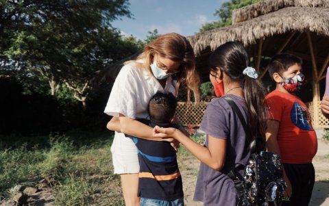 Los niños son su mayor motivación en su proyecto social.
