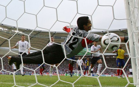 El arquero Cristian Mora se sintió culpable por el gol del inglés David Beckham, que generó la eliminación de Ecuador en el Mundial Alemania 2006.