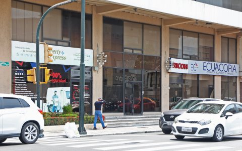 En un edificio de Carchi y Quisquís, centro de Guayaquil, funciona la sede de Alcolisti S. A.
