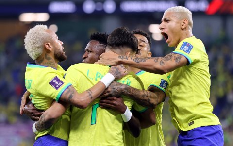 La selección de Brasil celebrando su llegada a cuartos de final del Mundial de Qatar