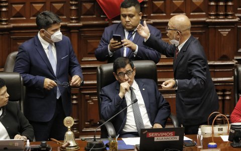 El presidente del Congreso, José Daniel Williams Zapata, permanece al interior del Congreso luego del anuncio del presidente de Perú, Pedro Castillo, de la disolución del Parlamento y la conformación de un 