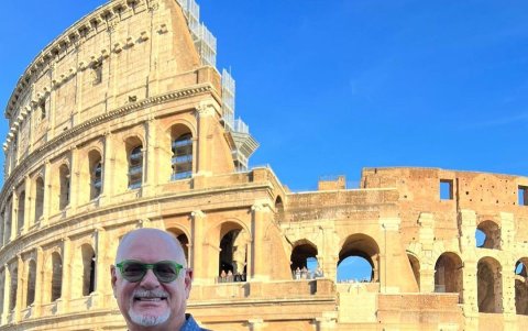 El coach dicta conferencias alrededor del mundo.