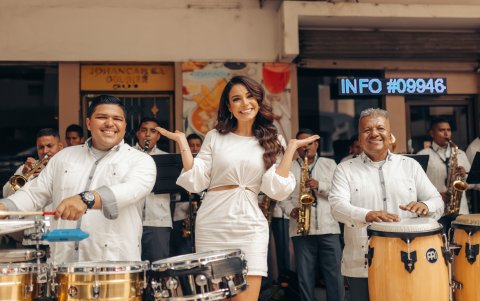 Julia es embajadora del Universal Woman