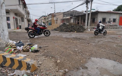 La calle Argentina continúa intervenida