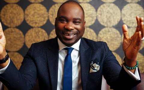 Alexander Amosu es un diseñador de lujo.