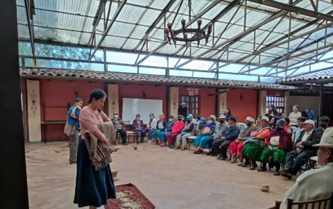 Recorrido. Uno de los espacios no convencionales en los que esta agrupación cultural cuencana improvisa su escenografía para desarrollar su puesta teatral.