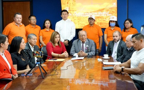 Enrique Chávez aún pugna por la presidencia de la Izquierda Democrática​