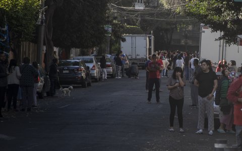 Miles de mexicanos salieron a las calles por el susto