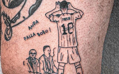 El argentino Nicolás Melena se tatuó la celebración de Messi ante Países Bajos.