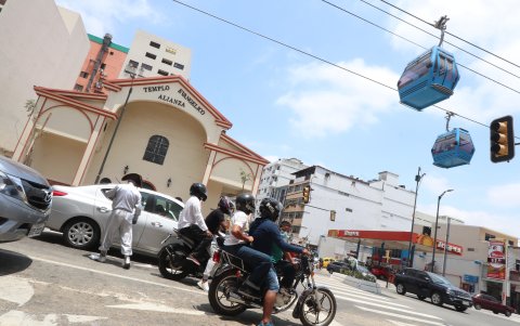 Incluso en las horas pico se podía visibilizar un escaso número de usuarios en la aerovía