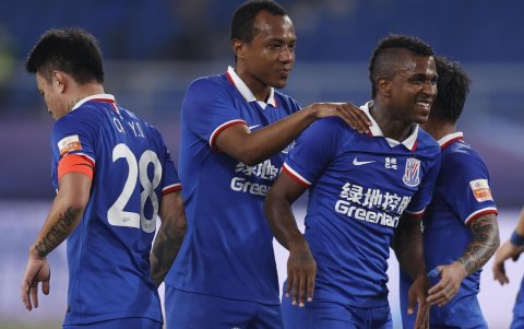 El 11 de septiembre de 2020 el futbolista dio el salto a China, específicamente al Shanghái Shenhua, que en 2021 lo cedió a préstamo al Chongqing Liangjiang; sin embargo el año pasado Bolaños regresó y disputó solo 7 partidos.
