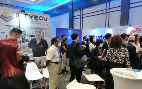 Exposición.- La XV Cumbre Empresarial China Lac Ecuador.