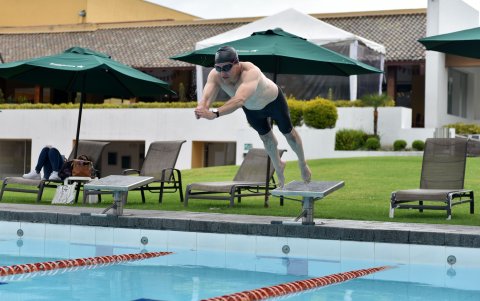 Pedro José Freile fue en su juventud nadador de élite y ganó varias competencias deportivas. Fue seleccionado de Ecuador en este deporte.