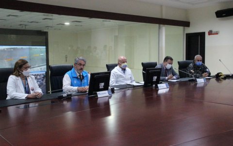 Autoridades de Gobierno durante la presentación formal del Código Plata, el 14 de diciembre en el hospital de Durán.