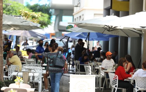 La calle Panamá es un referente de centro de la ciudad, que congrega especialmente locales gastronómicos.