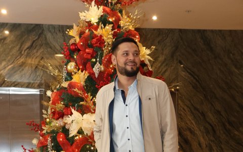 Un papá moderno y a la moda.