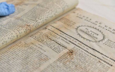 Rescate. En un laboratorio se resutauran los papeles.