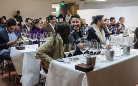 Grupo. Uno de los cursos para los miembros de la Cofradía del Vino.