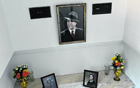 Edith Beraldi desde 2019 se asegura de que el mausoleo luzca limpio y cuidado.