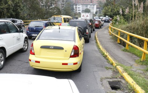 2. Diciembre. La movilidad en Quito es un problema regular, pero en diciembre se vuelve un caos por las compras y cenas navideñas, por las ferias y procesiones.