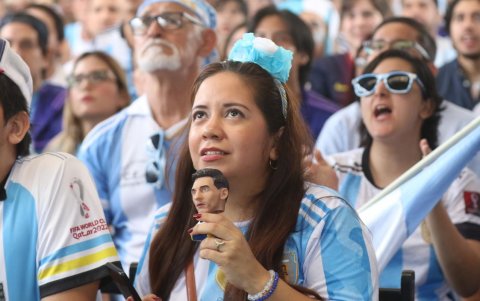 Andrea Munar y su cábala, un muñeco de Lionel Messi