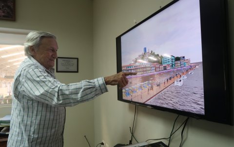 Ernesto Lingen muestra a un equipo de EXPRESO lo que abarcaría la propuesta.