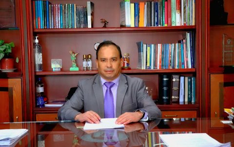 Arturo Rojas es doctor (PhD) en Ciencias Económicas, magíster en Gerencia Educativa e ingeniero comercial.