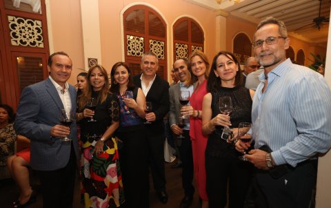 Ricardo de Blas, María de Lourdes de Blas, María Cristina de Dueñas, Rodrigo Dueñas, Omar Rosillo, Ana Aspiazu, Gabriela Rendón y Juan Carlos Hansen-Holm.