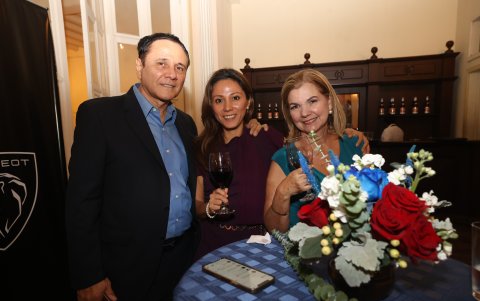 Francisco Cucalón, María Fernanda Álvarez y Gladys Cucalón.