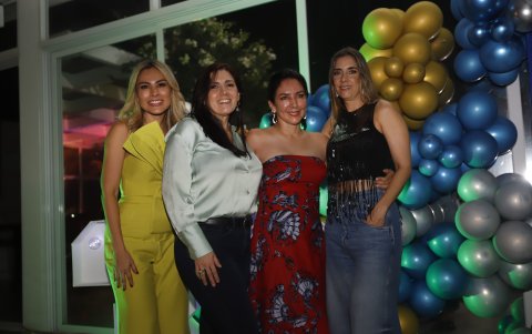 Kharla Chávez, Mariuxi Aguirre, Genoveva Garaycoa y Alexandra Torres.