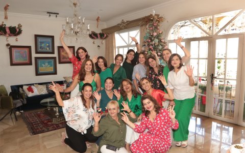 En la reunión no faltó el chocolate caliente y el pan de pascuas.