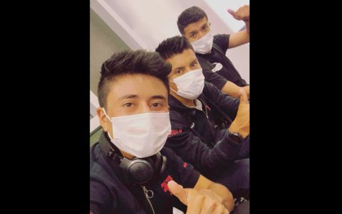 Alexander Cepeda (i), Jonathan Caicedo y Richard Carapaz (d) formaron parte de la base de planificación que el EF Education-EasyPost realizó en Europa.