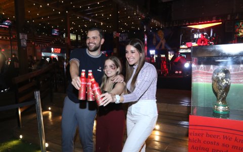 Hert Stepan, Kiti Ramos y Gabriela Alcívar.